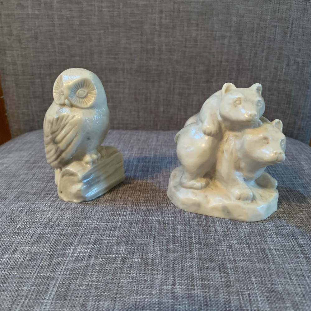 Bear and owl perlite little statues.